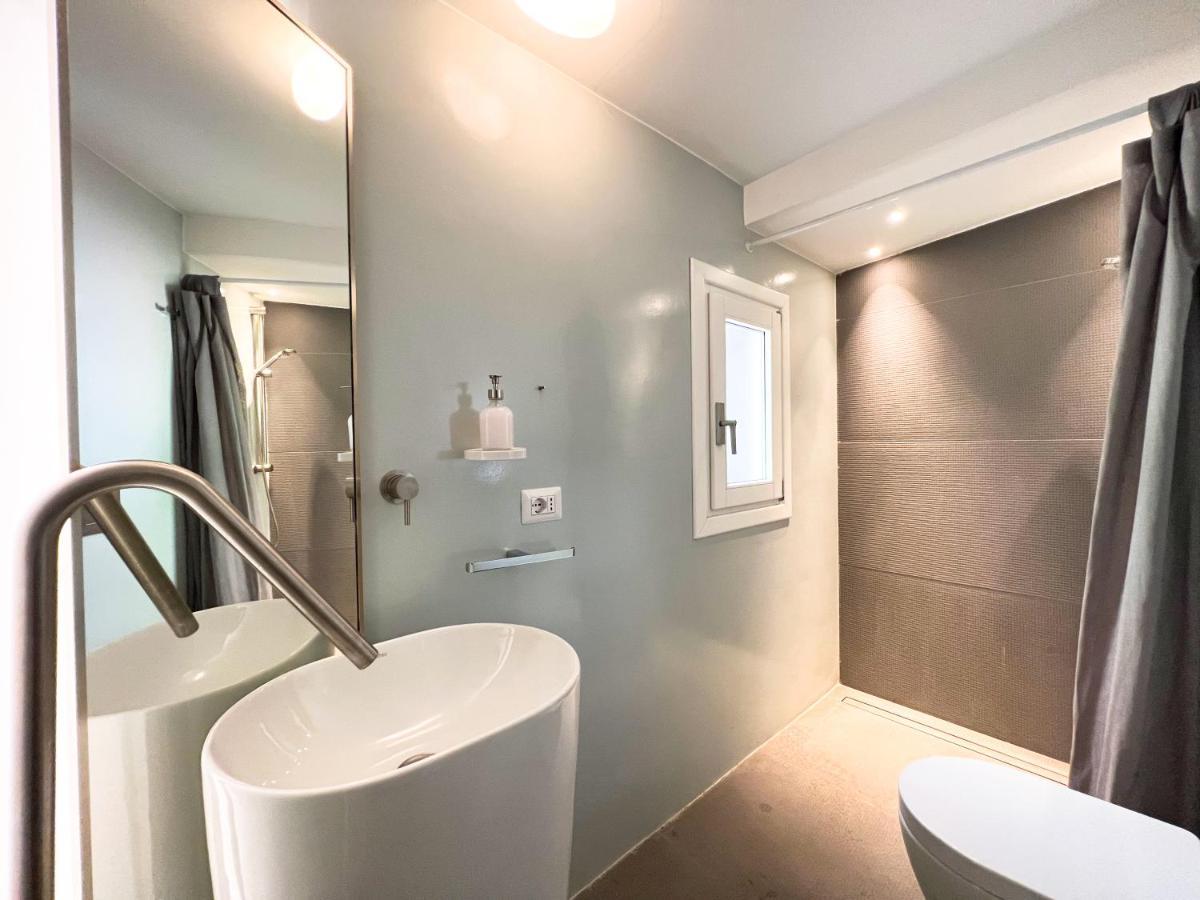 Luxury House & Secret Garden - Strategic Location, 100M To Metro B Appartement Rome Buitenkant foto