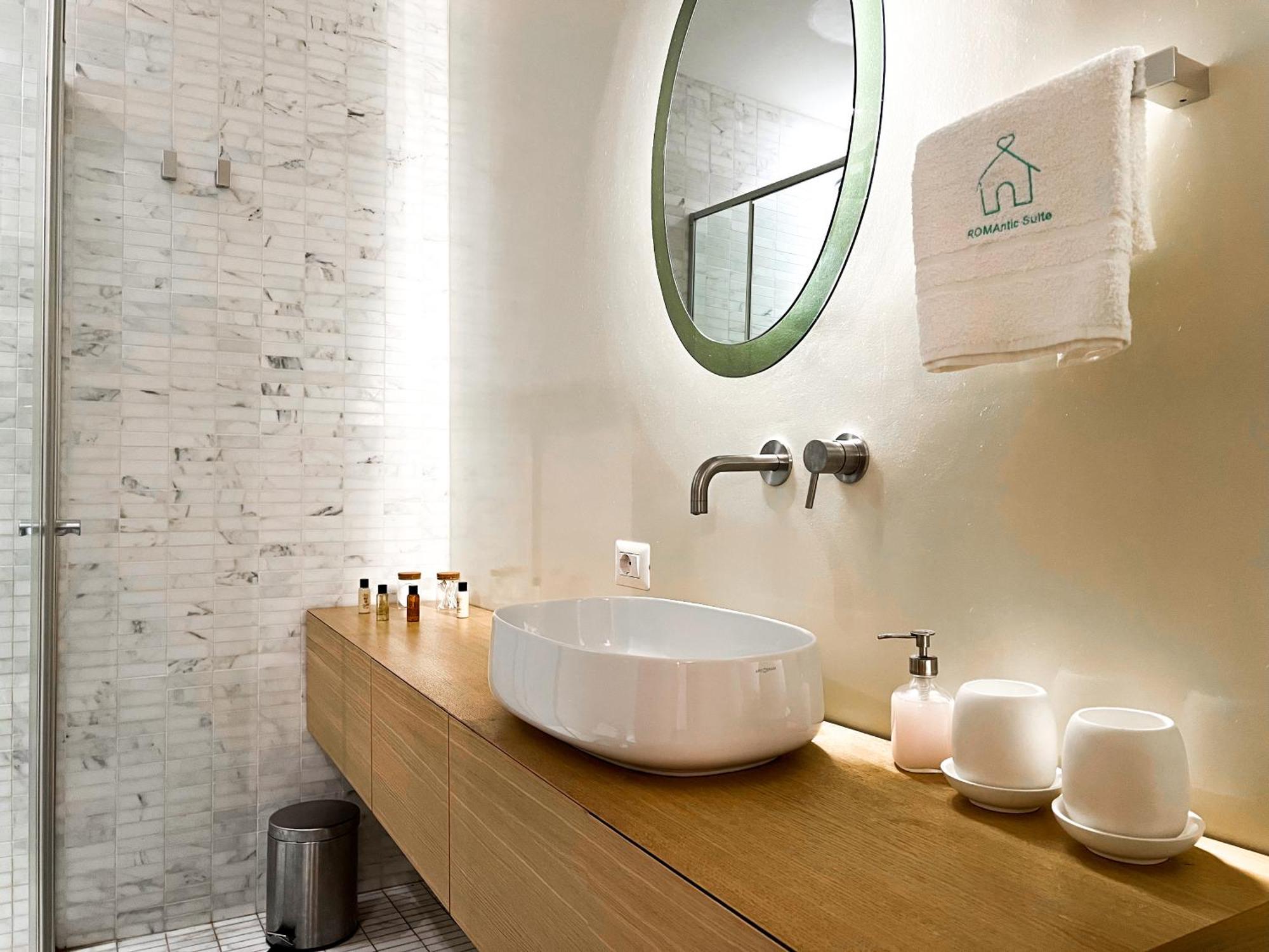 Luxury House & Secret Garden - Strategic Location, 100M To Metro B Appartement Rome Buitenkant foto